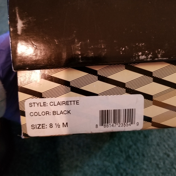 Victor Alfaro Clairette Black Patent Pumps - Picture 7 of 9